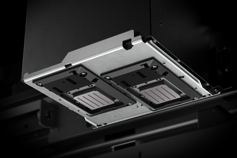 Zdjęcie technologii druku, która umożliwia drukowanie z dużą prędkością na modelu z serii DGXPRESS ER firmy Roland DG