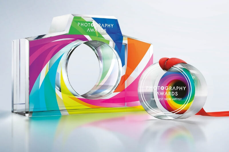 Print full colour graphics on glass and acrylic medals and trophies using Roland VersaUV technology  