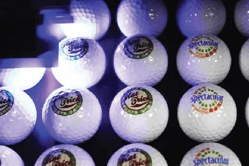Машина для нанесения печати на мячи для гольфа