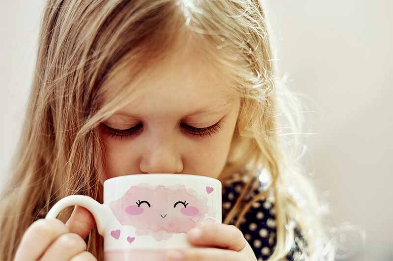 avec la sublimation, imprimez des images mignonnes sur des mugs qui feront des cadeaux parfaits pour les enfants.