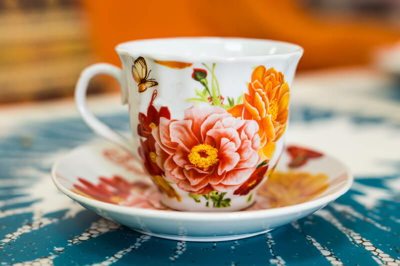 Роскошная чашка с красочным цветочным узором, нанесенным посредством сублимационной печати