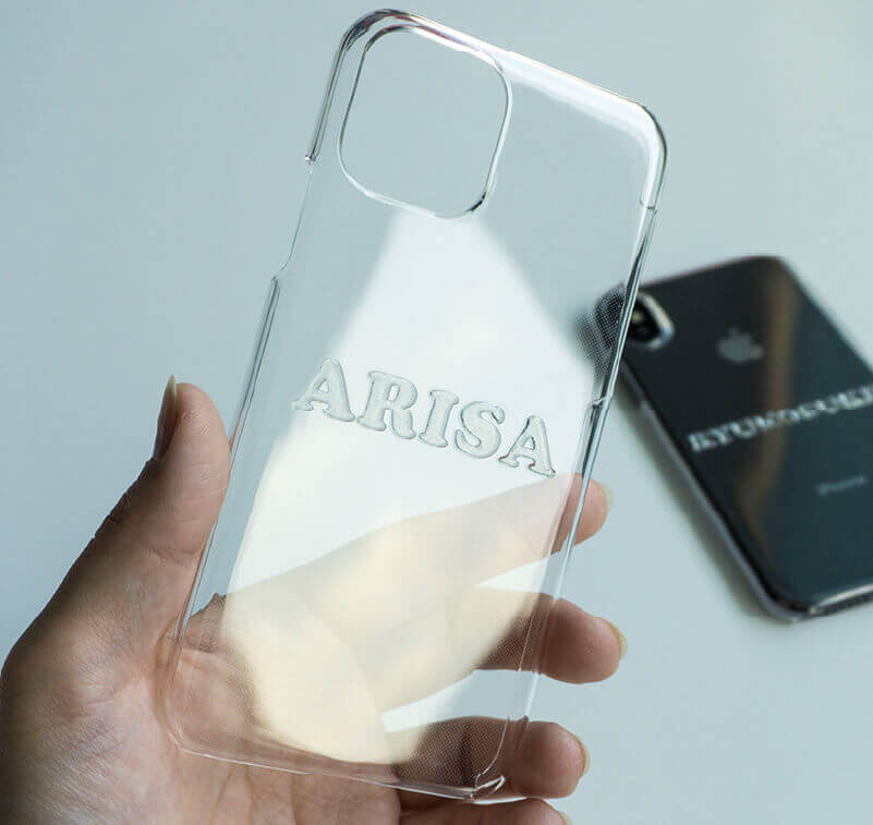 Uma capa para telemóvel transparente com personalização impressa personalizada