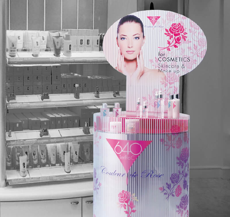 Cosmetic products in a self-standing POP unit