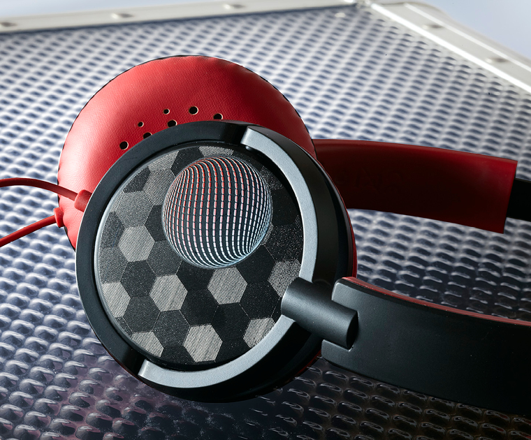 Get personal and print directly onto everyday gadgets like headphones
