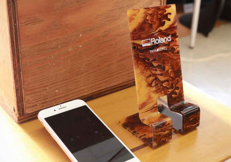 Smartphone stand made which can be personalised using Roland VersaUV LEF printers