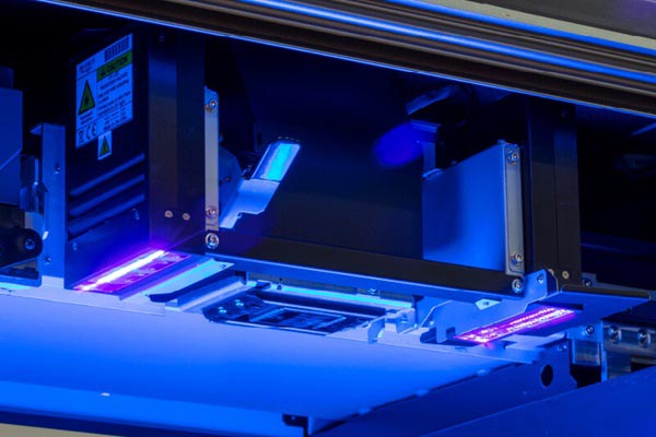 Druckkopf für UV-Direktdrucker mit UV-Leuchten