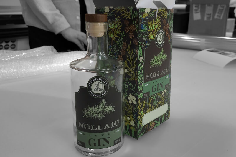 Completed gin box with bottle