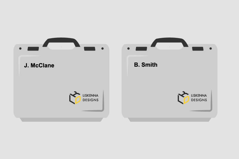 Dos maletines completados con datos de impresión únicos y similares