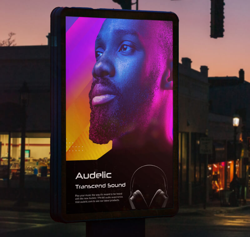 Imagen de un póster dentro de una valla publicitaria que utiliza retroiluminación con colores vivos para destacar el mensaje del anuncio
