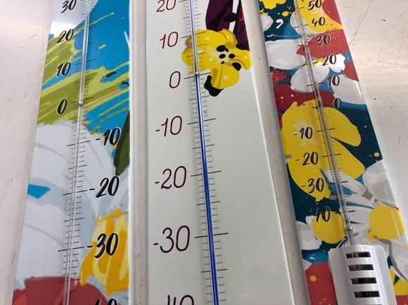 Examples of direct printing on thermometers